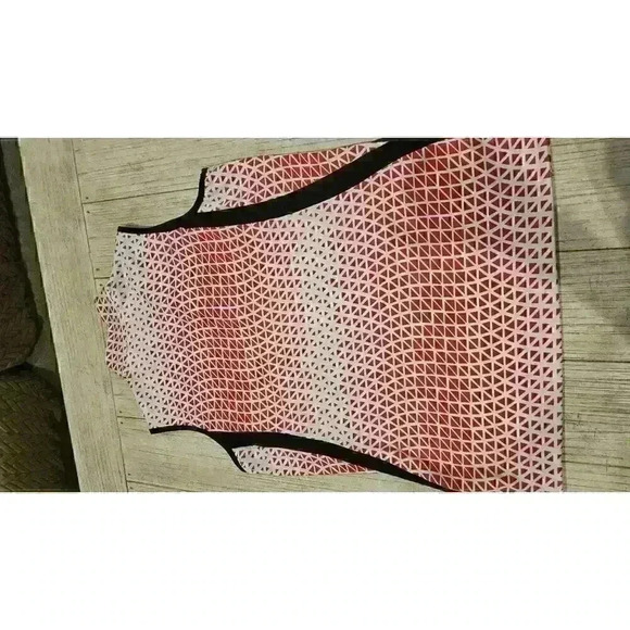 Tail Activewear Women's Golf Tank Top Red Geo Print Size M Sleeveless High Neck - Picture 7 of 7